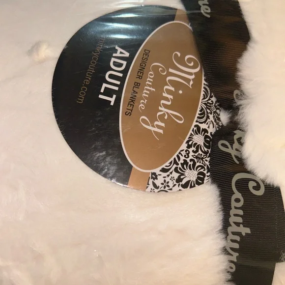 Minky Couture White Blanket. NWT. Fits single/ double bed. - Picture 9 of 11
